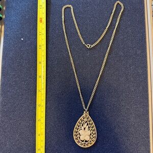 Gold-Tone Intricate Filigree Teardrop Pendant Necklace – Vintage Floral Design